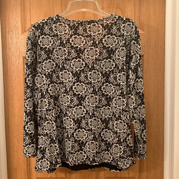 Modest Briggs New York 3/4 sleeve black and white flower shirt - Picture 2 of 10